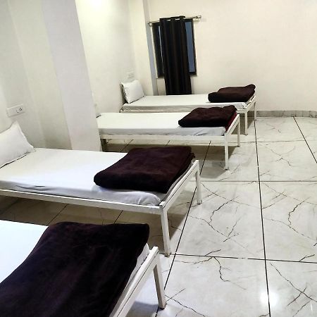 אחמדאבאד Hotel Milan מראה חיצוני תמונה