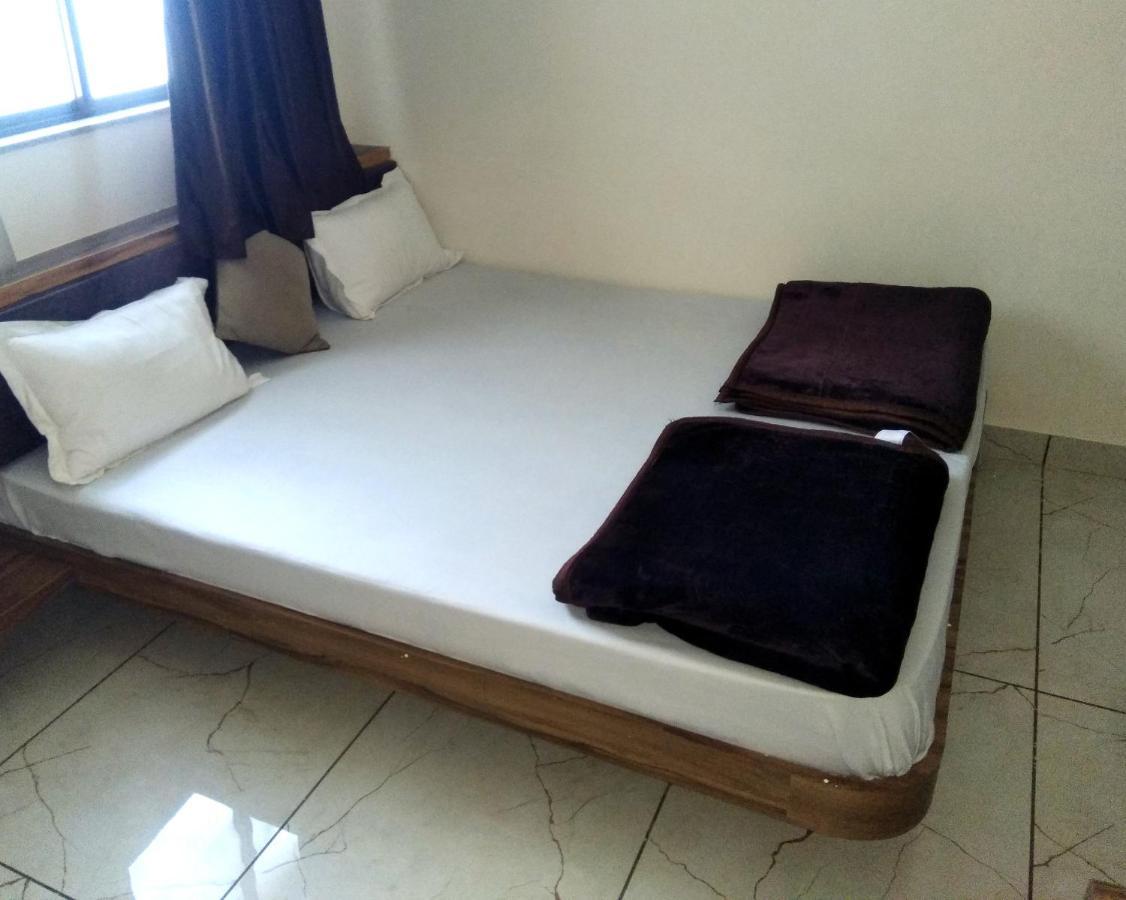 אחמדאבאד Hotel Milan מראה חיצוני תמונה