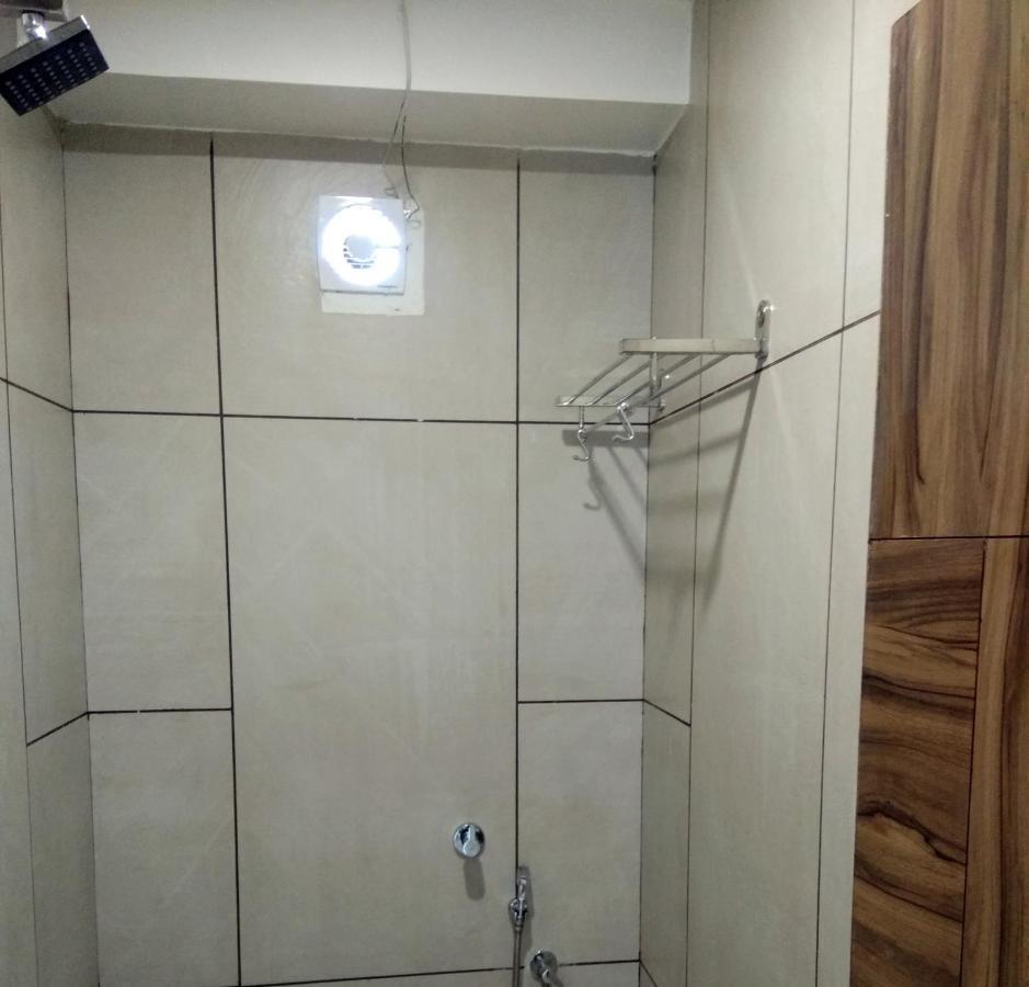 אחמדאבאד Hotel Milan מראה חיצוני תמונה