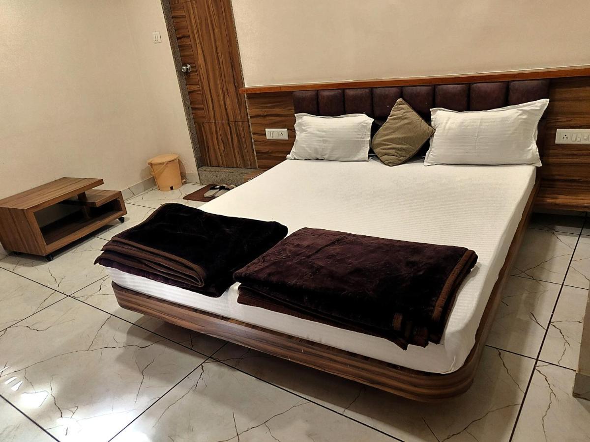 אחמדאבאד Hotel Milan מראה חיצוני תמונה