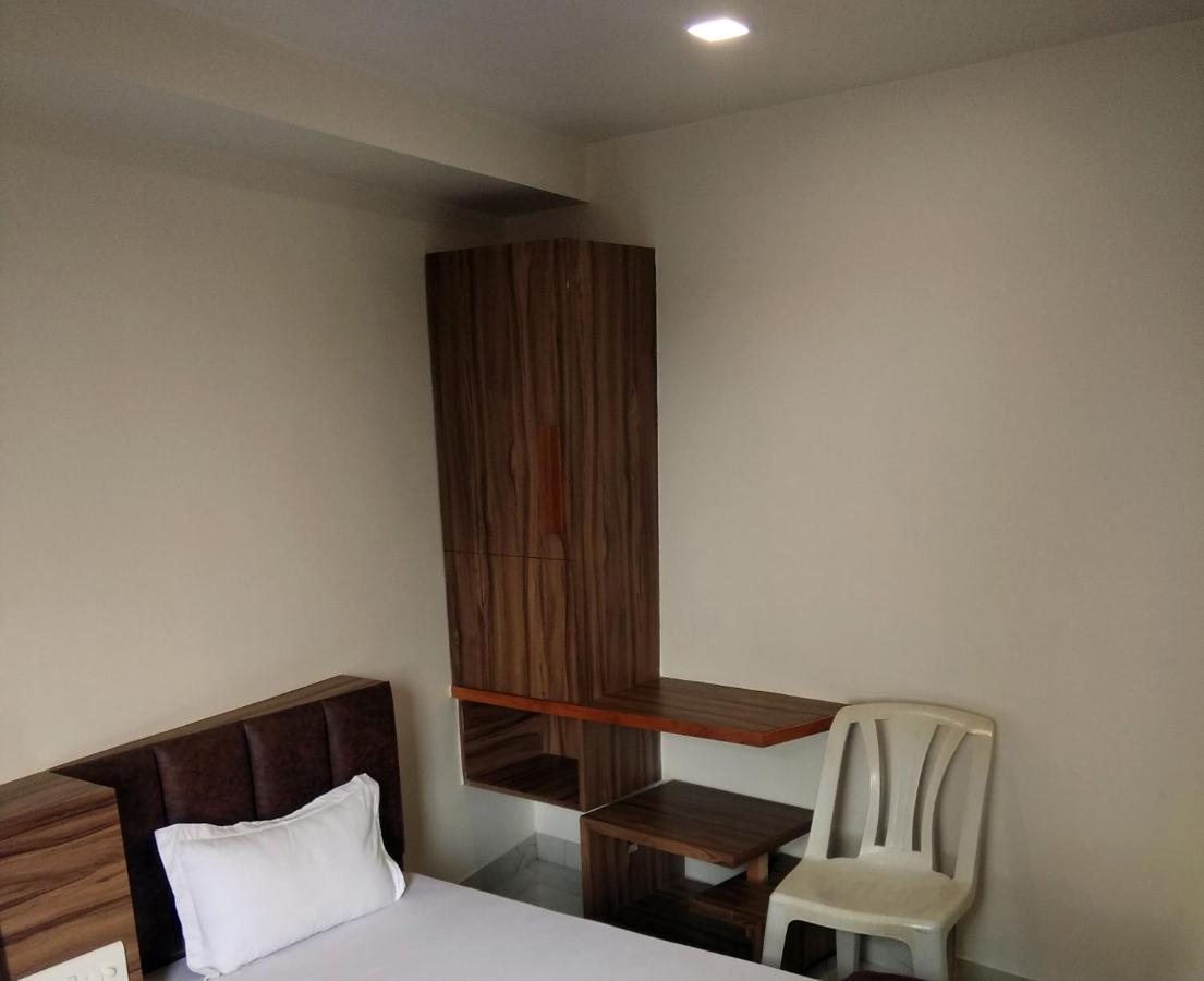 אחמדאבאד Hotel Milan מראה חיצוני תמונה