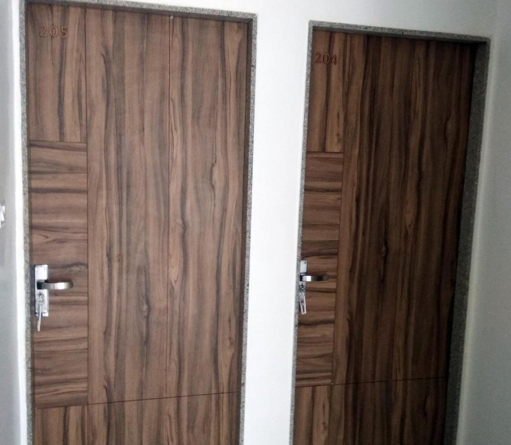 אחמדאבאד Hotel Milan מראה חיצוני תמונה