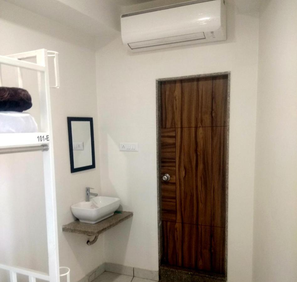 אחמדאבאד Hotel Milan מראה חיצוני תמונה