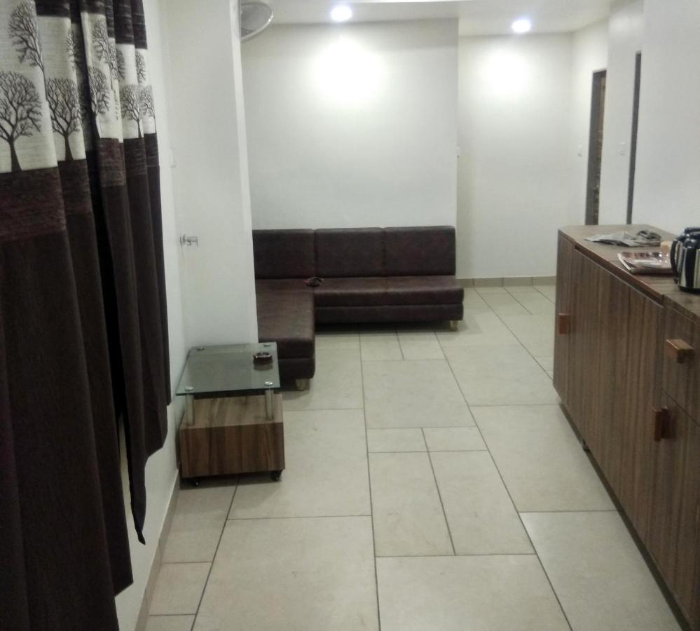 אחמדאבאד Hotel Milan מראה חיצוני תמונה