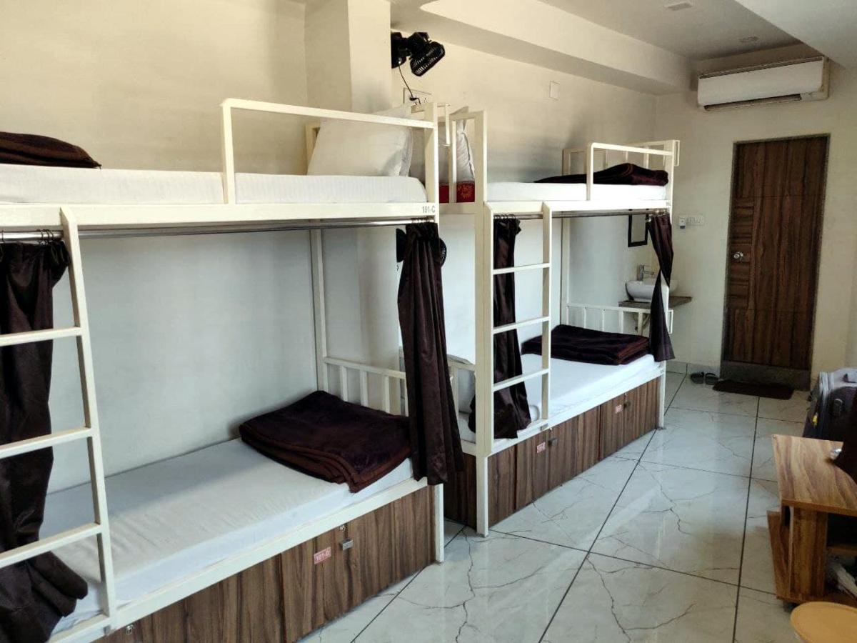 אחמדאבאד Hotel Milan מראה חיצוני תמונה