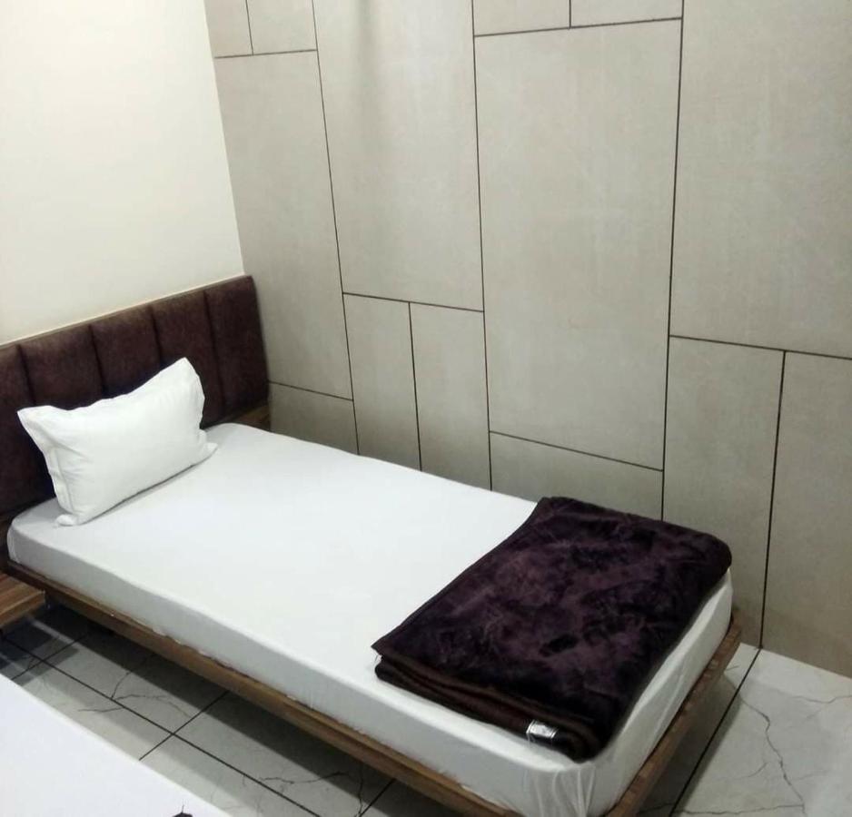 אחמדאבאד Hotel Milan מראה חיצוני תמונה