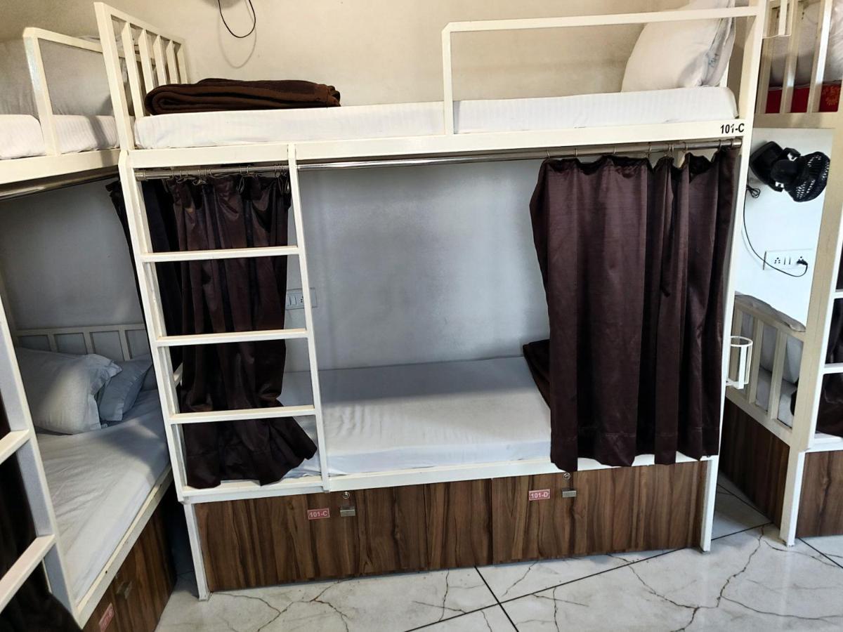 אחמדאבאד Hotel Milan מראה חיצוני תמונה