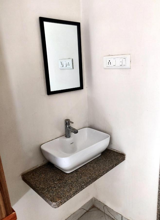 אחמדאבאד Hotel Milan מראה חיצוני תמונה