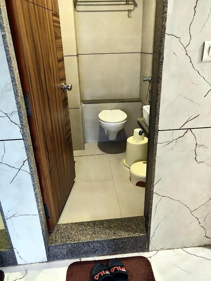 אחמדאבאד Hotel Milan מראה חיצוני תמונה