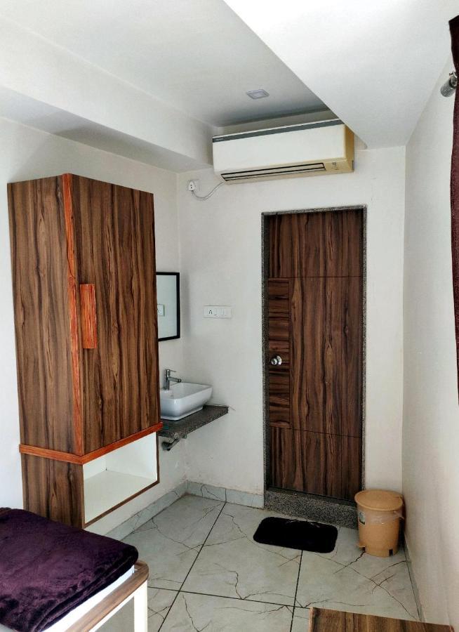 אחמדאבאד Hotel Milan מראה חיצוני תמונה