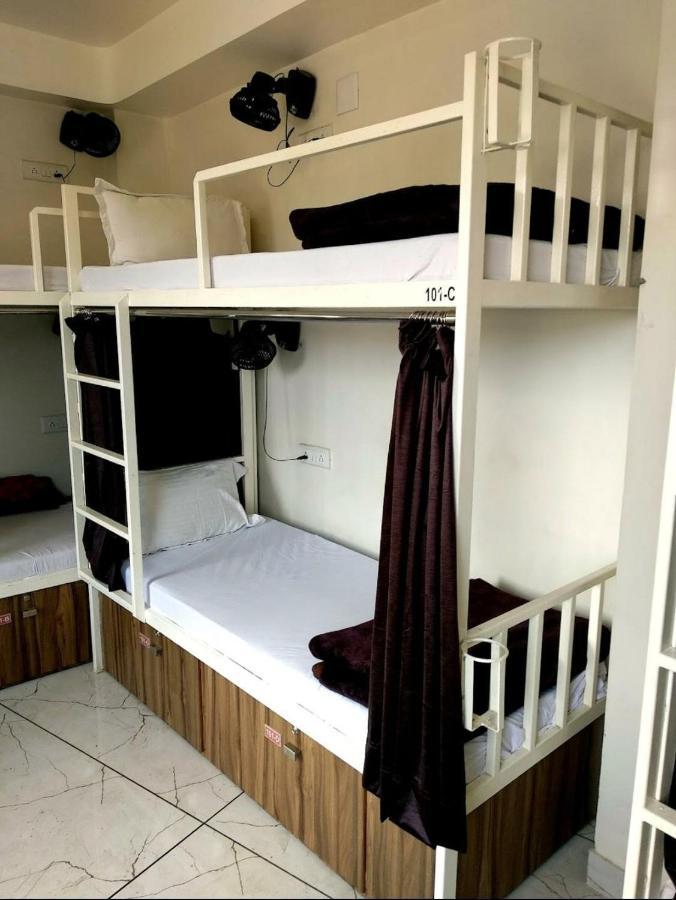 אחמדאבאד Hotel Milan מראה חיצוני תמונה