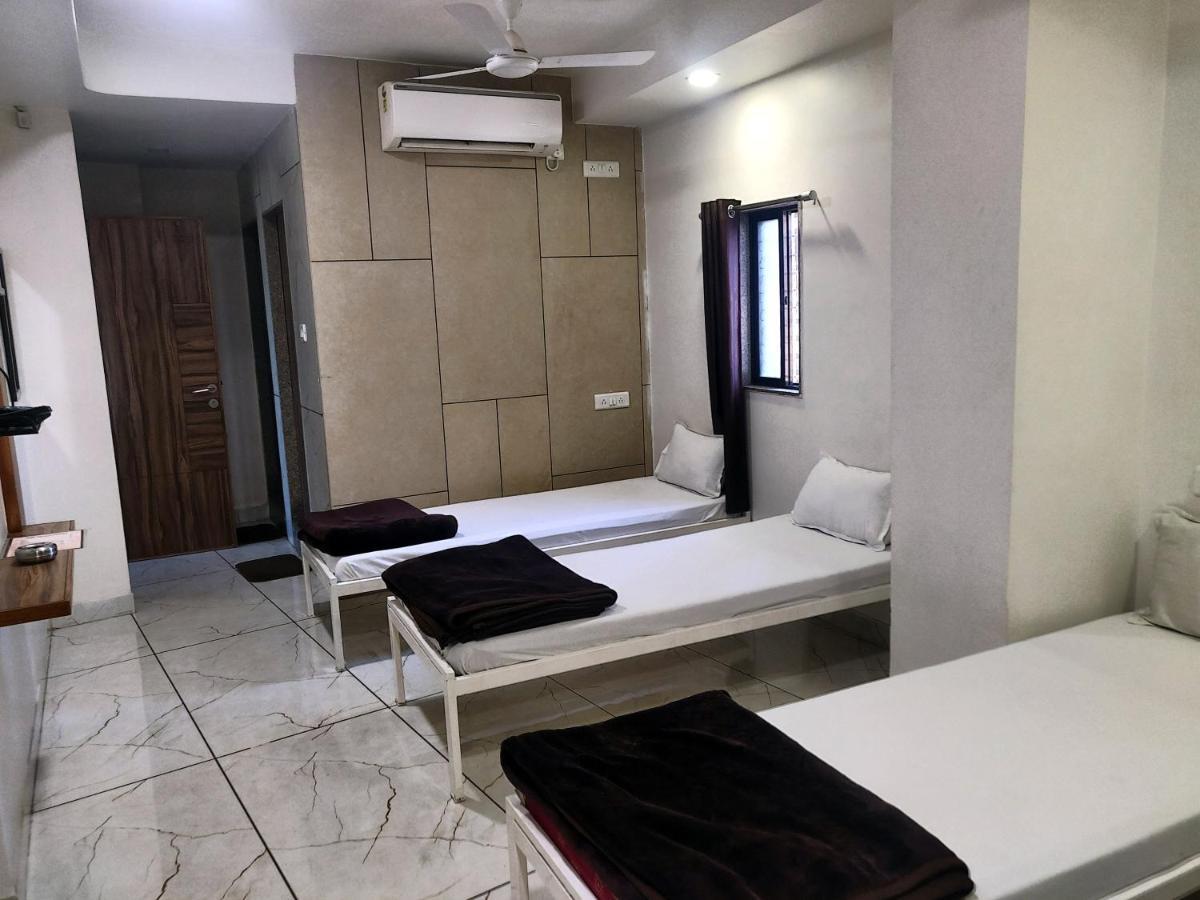 אחמדאבאד Hotel Milan מראה חיצוני תמונה