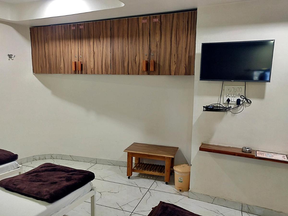 אחמדאבאד Hotel Milan מראה חיצוני תמונה
