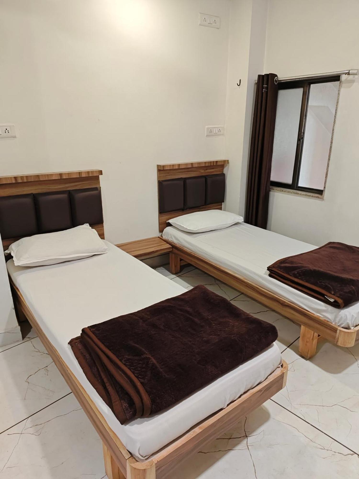 אחמדאבאד Hotel Milan מראה חיצוני תמונה