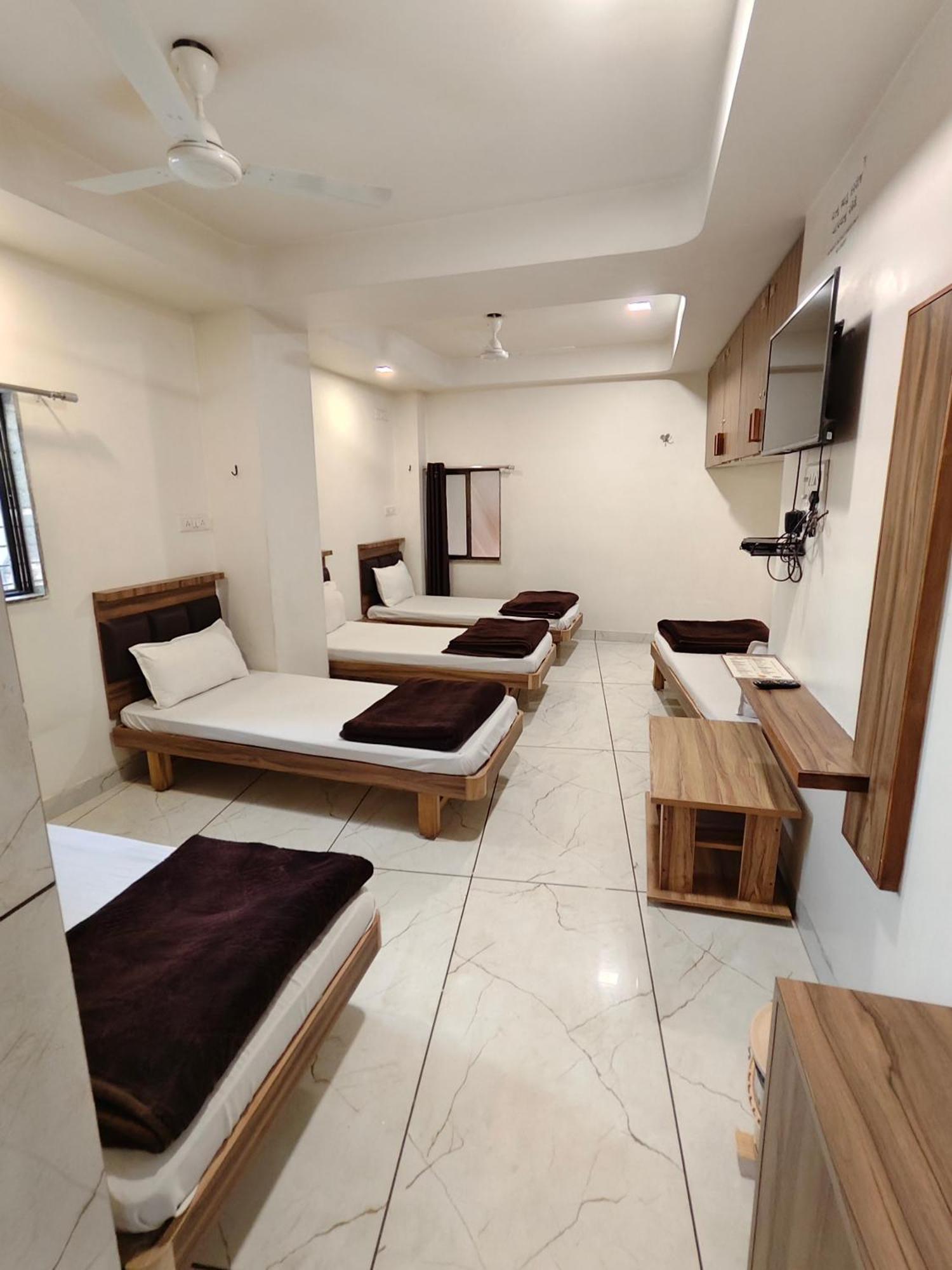 אחמדאבאד Hotel Milan מראה חיצוני תמונה